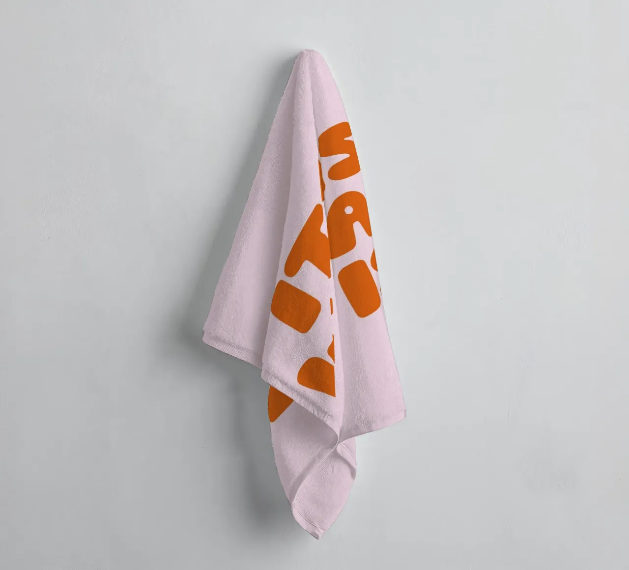 It Is What It Is, Minimal Quote, Modern Typography asciugamano da bagno da EverLuvv Studio