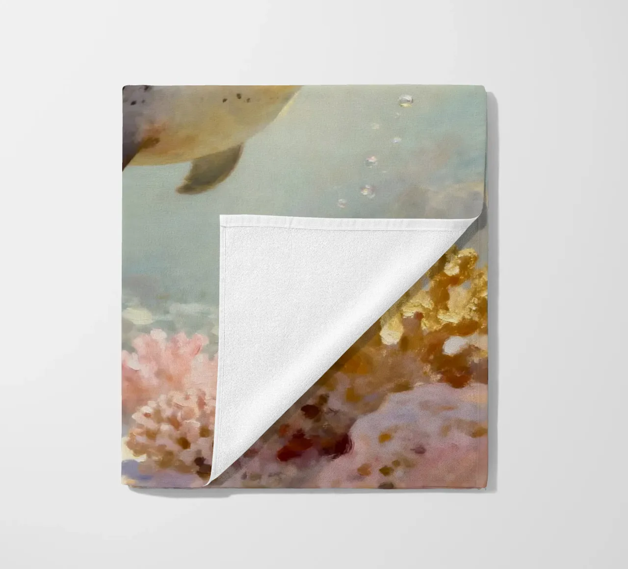 ✨🦭 Barriera corallina d'oro e foca maculata in una luce soffusa telo mare da Trinkets NL Design Studio