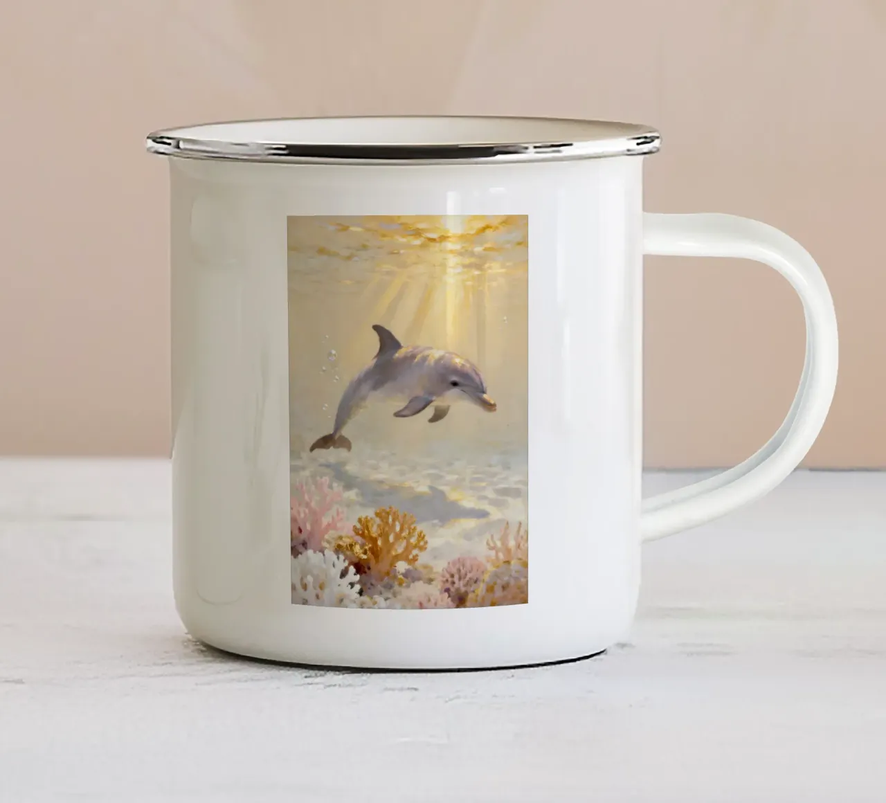 Gouden rif | Dolfijn in warm licht emaille mok van Trinkets NL Design Studio