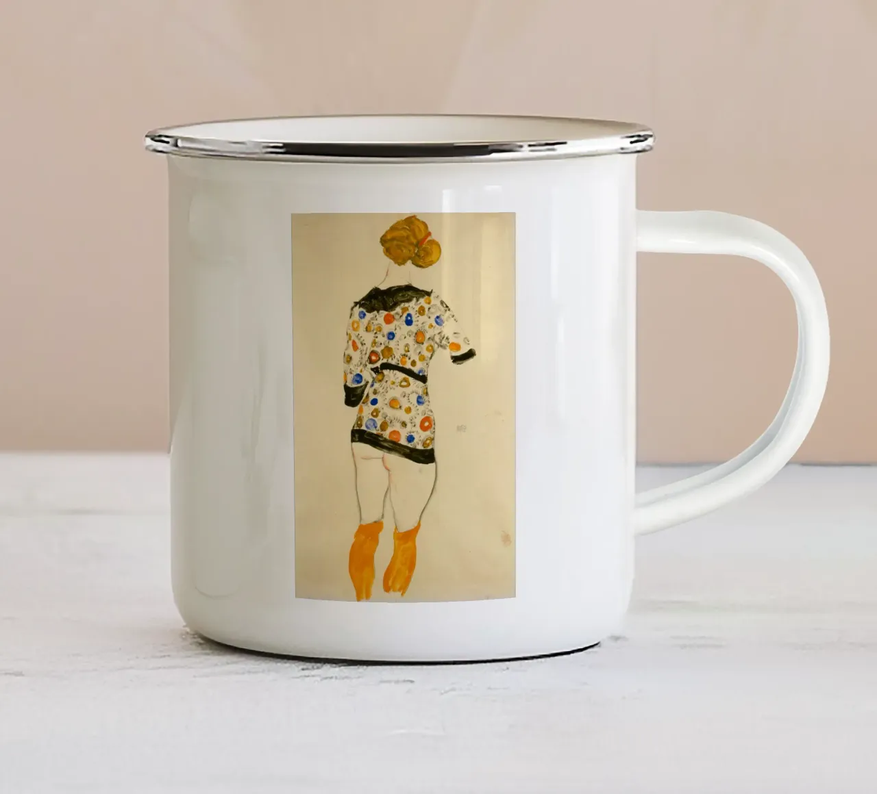 Egon Schiele Donna in piedi con camicetta a fantasia tazza in smalto da 100 masterpieces
