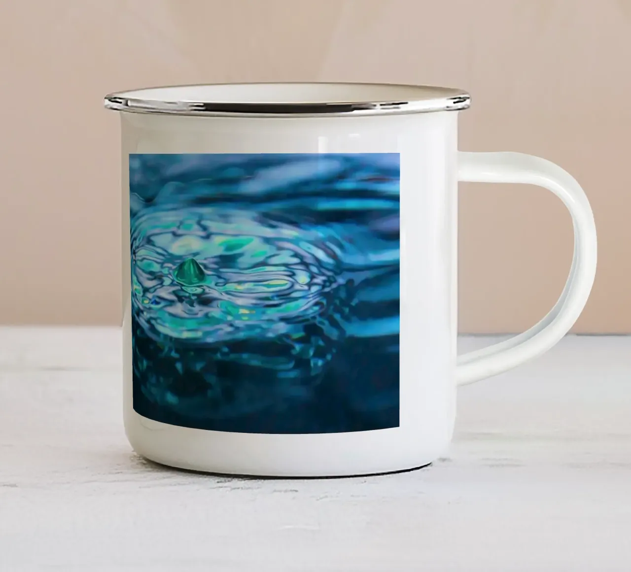Il tranquillo fiore d'acqua tazza in smalto da Romy Mueller Waterworld