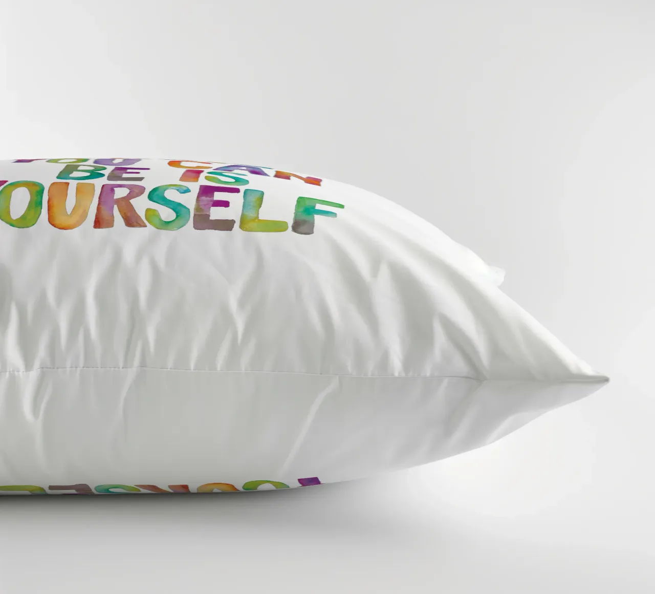 La cosa più coraggiosa che possiate essere è voi stessi cuscino da THE MOTIVATED TYPE