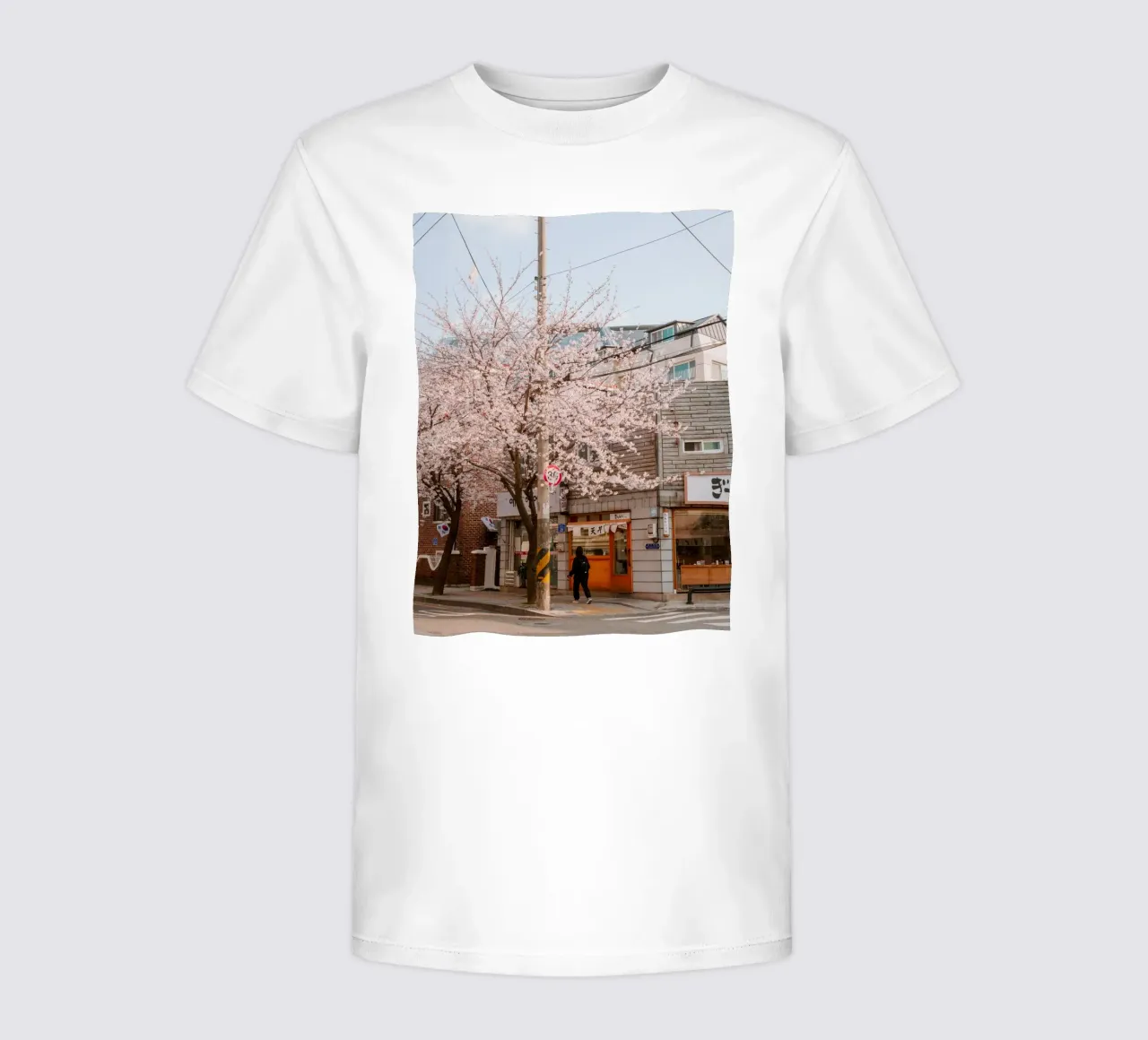 La via dei ciliegi in fiore a Seul, Corea del Sud t-shirt bambini da mbgraphx2
