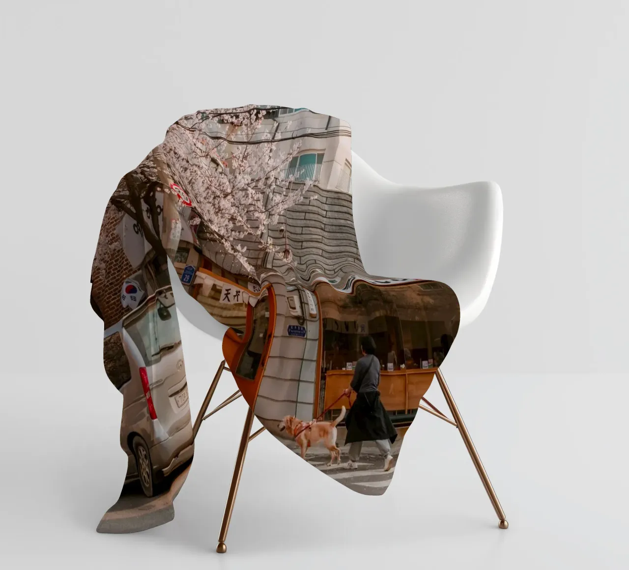 La via dei ciliegi in fiore a Seul, Corea del Sud coperta in pile da mbgraphx2