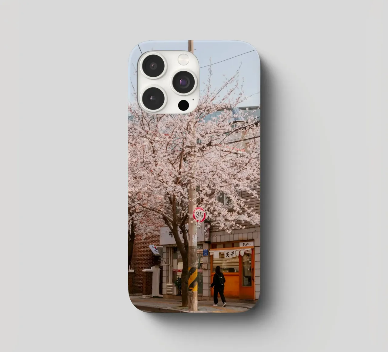 La via dei ciliegi in fiore a Seul, Corea del Sud cover iphone da mbgraphx2