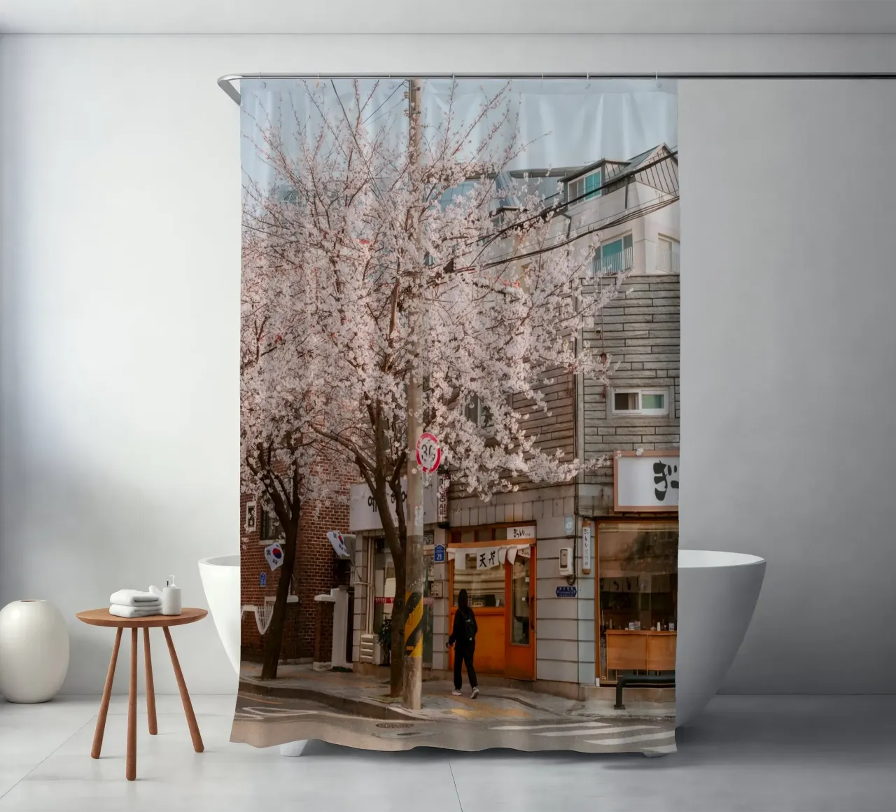 La via dei ciliegi in fiore a Seul, Corea del Sud tenda da doccia da mbgraphx2