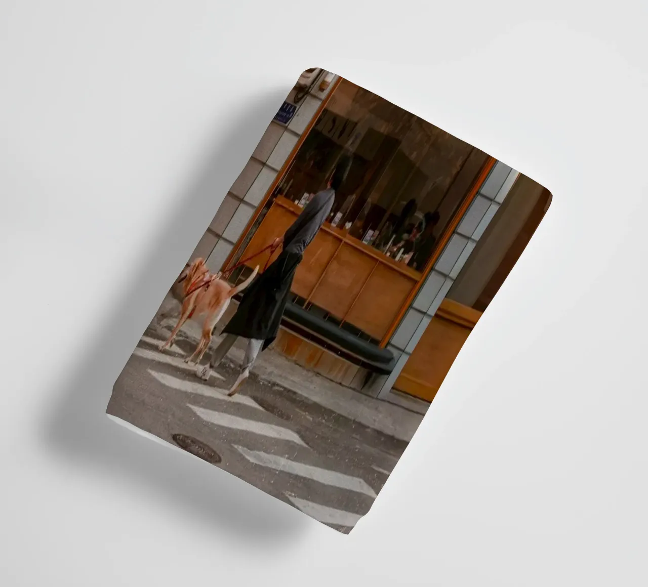 La via dei ciliegi in fiore a Seul, Corea del Sud asciugamano da bagno da mbgraphx2