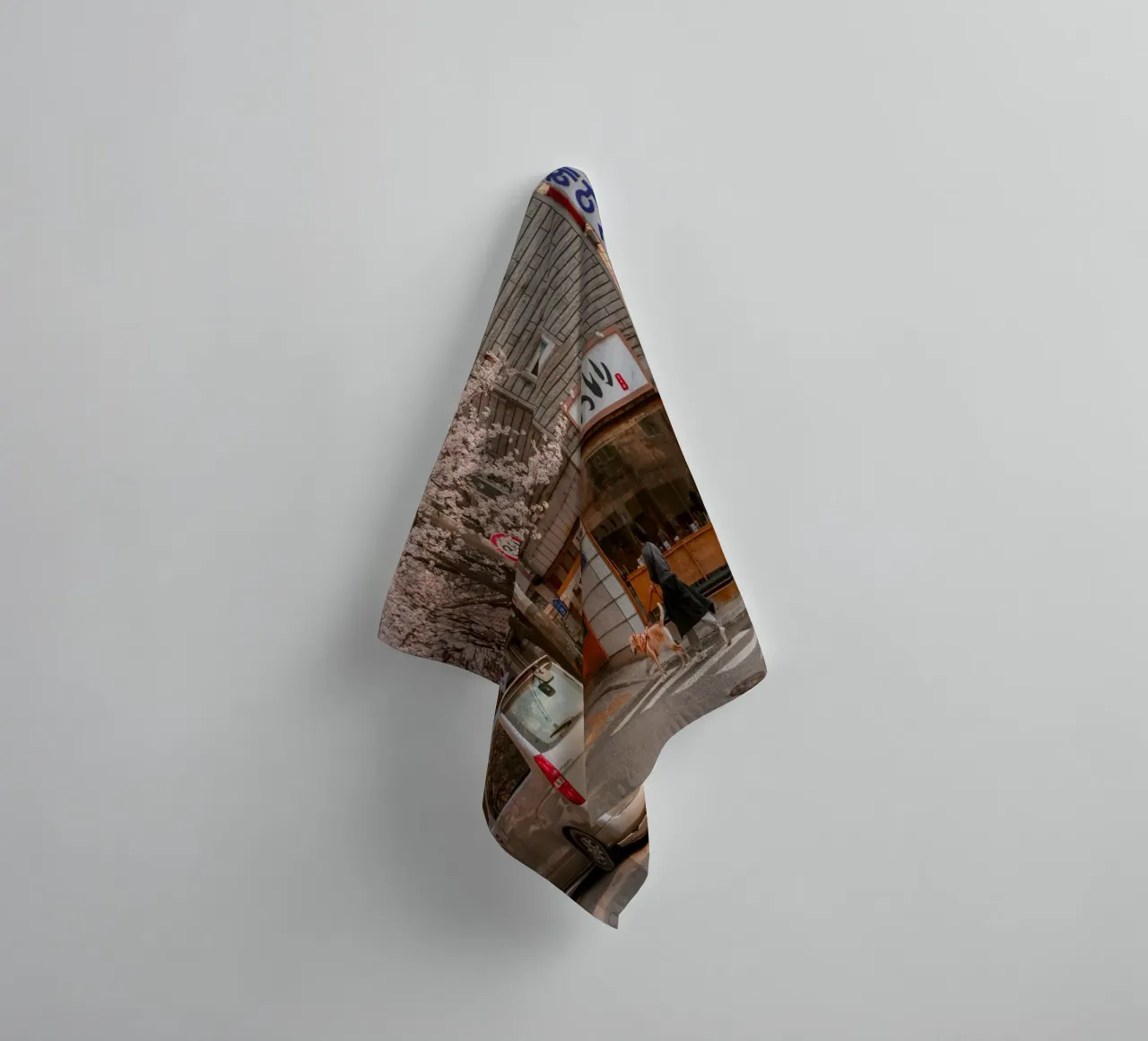 La via dei ciliegi in fiore a Seul, Corea del Sud asciugamano da bagno da mbgraphx2