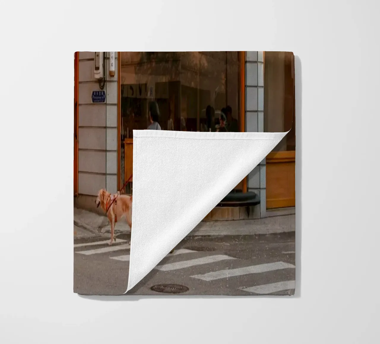 La via dei ciliegi in fiore a Seul, Corea del Sud telo mare da mbgraphx2