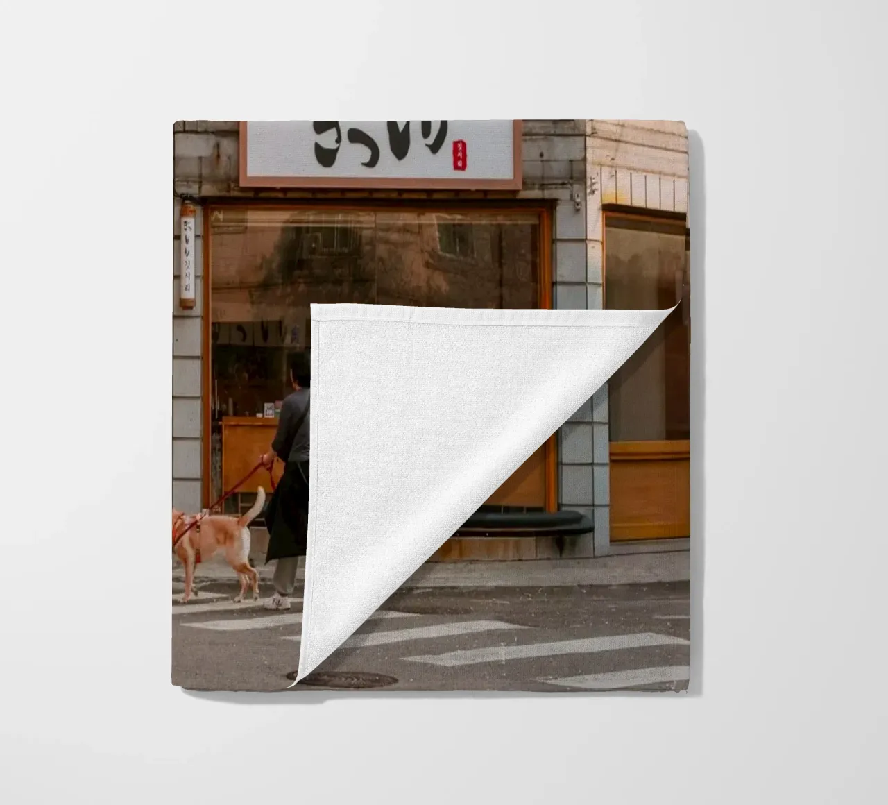 La via dei ciliegi in fiore a Seul, Corea del Sud telo mare da mbgraphx2