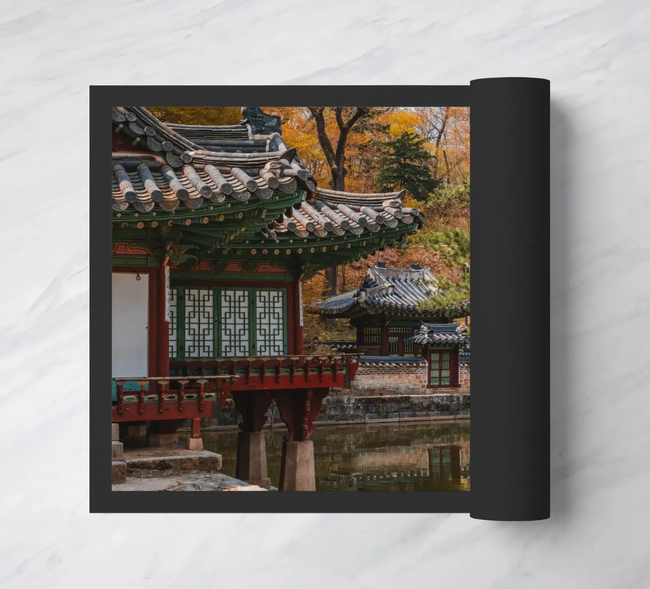 Stagno del giardino segreto di Huwon a Seul, Corea del Sud zerbino da mbgraphx2