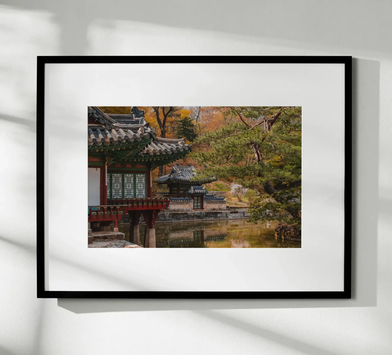 Stagno del giardino segreto di Huwon a Seul, Corea del Sud carta hahnemühle da mbgraphx2