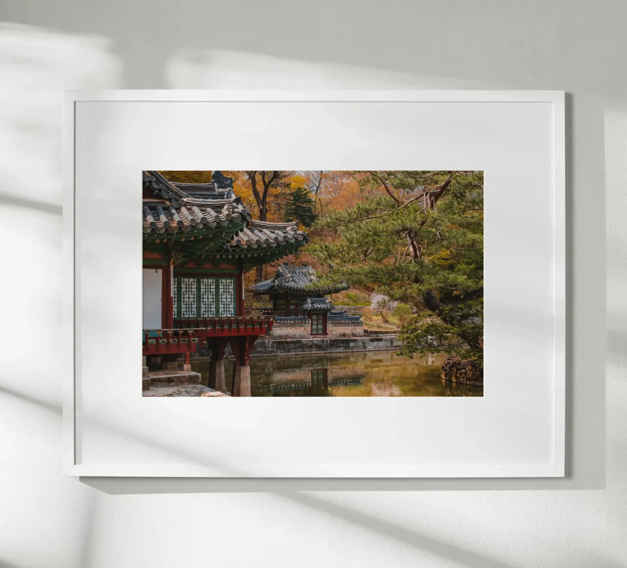 Stagno del giardino segreto di Huwon a Seul, Corea del Sud carta hahnemühle da mbgraphx2