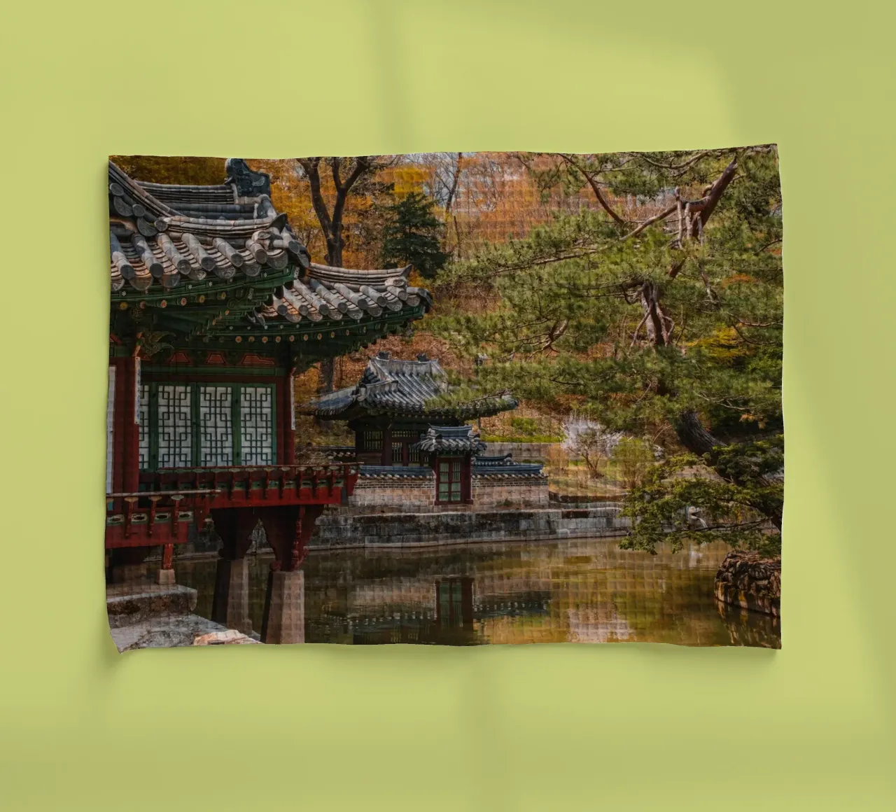 Stagno del giardino segreto di Huwon a Seul, Corea del Sud canovaccio da cucina da mbgraphx2