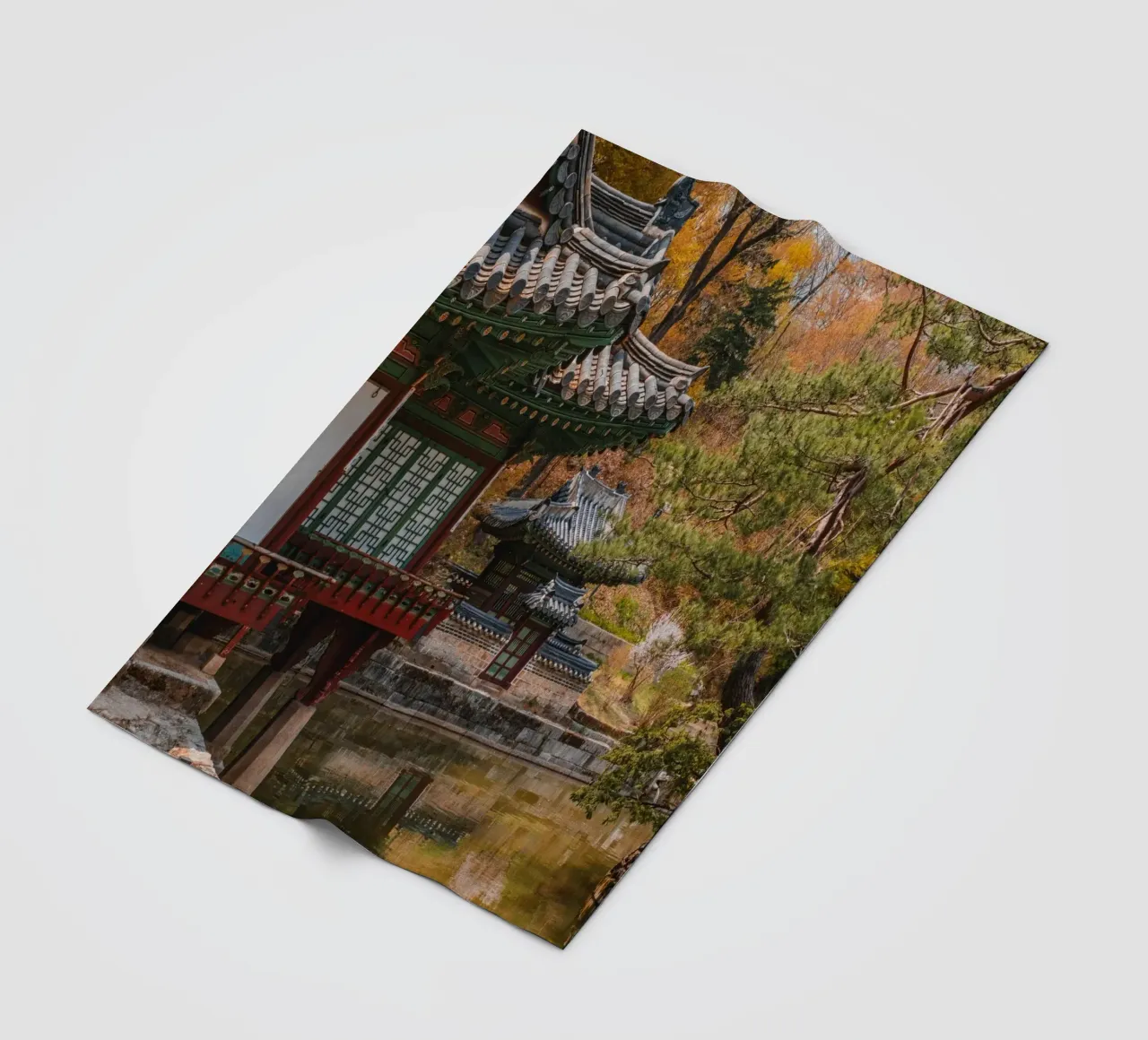 Stagno del giardino segreto di Huwon a Seul, Corea del Sud coperta in pile da mbgraphx2