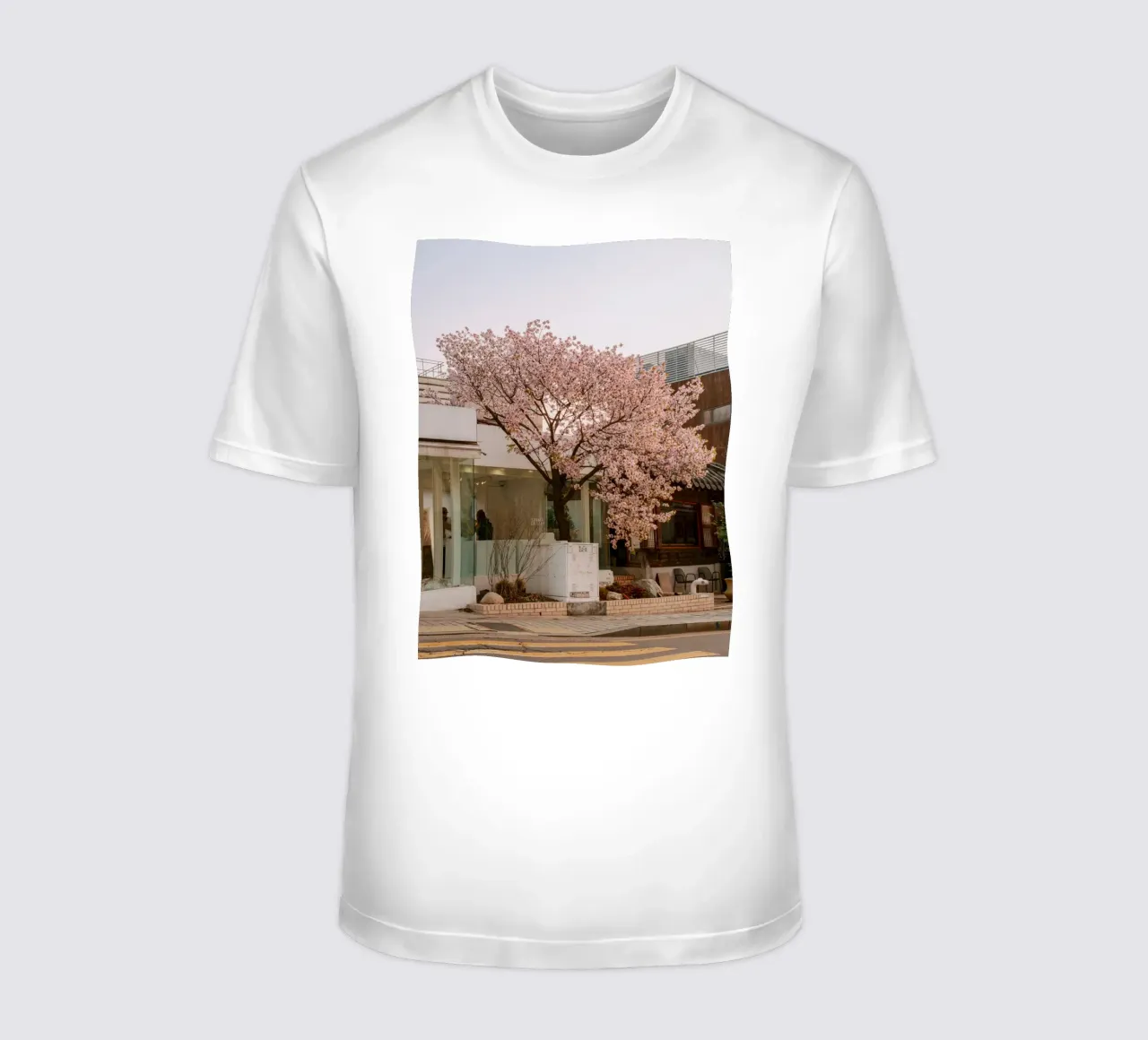 Alba dei ciliegi in fiore a Seul, Corea del Sud t-shirt da mbgraphx2