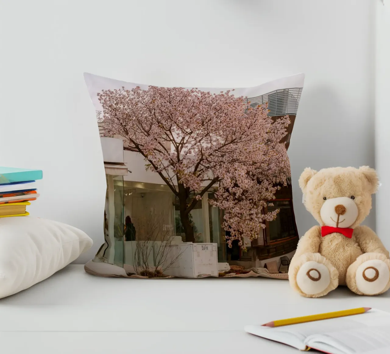 Alba dei ciliegi in fiore a Seul, Corea del Sud cuscino da mbgraphx2