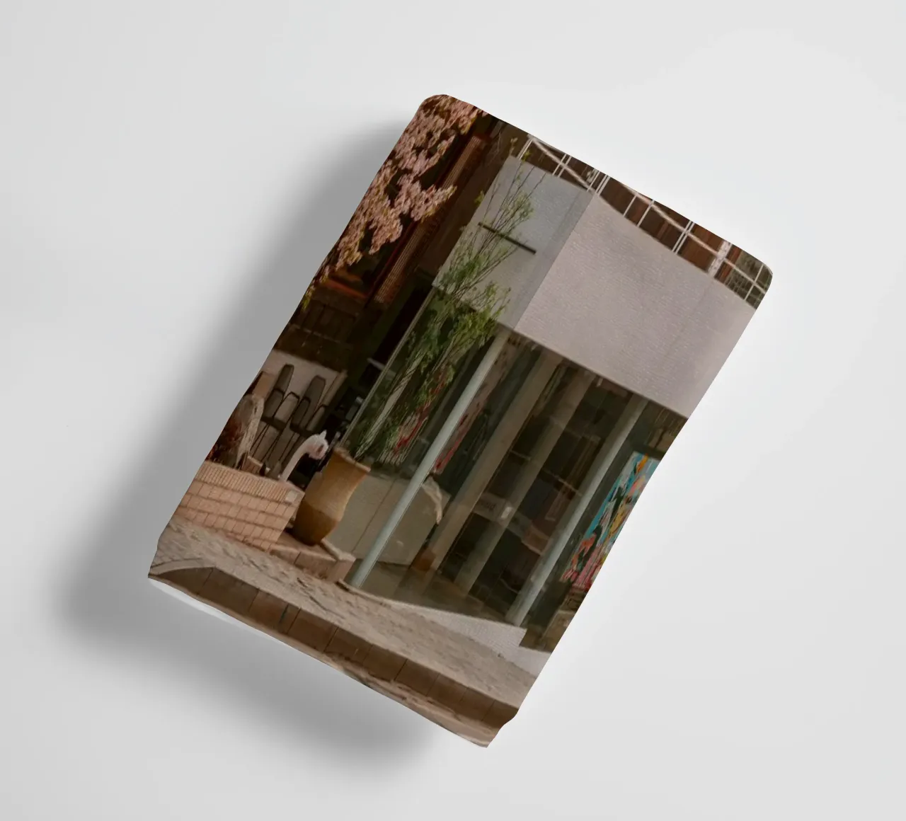 Alba dei ciliegi in fiore a Seul, Corea del Sud asciugamano da bagno da mbgraphx2