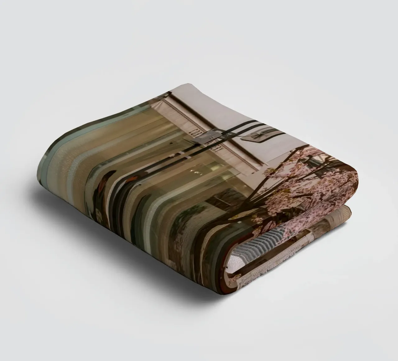 Alba dei ciliegi in fiore a Seul, Corea del Sud asciugamano da bagno da mbgraphx2