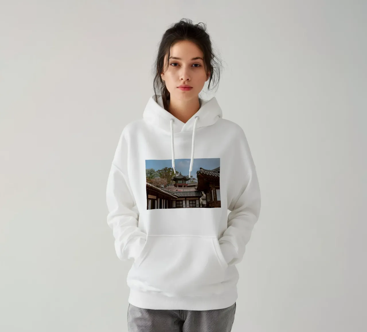 Koreanischer Tempel in Seoul, Südkorea Hoodie von mbgraphx2