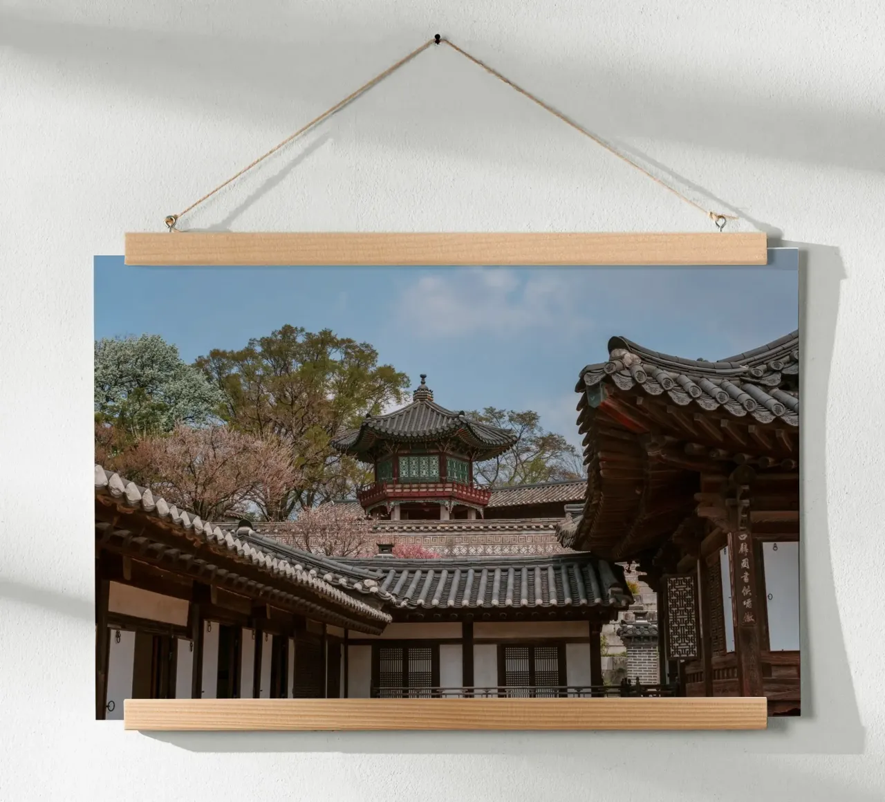 Koreanischer Tempel in Seoul, Südkorea Poster von mbgraphx2