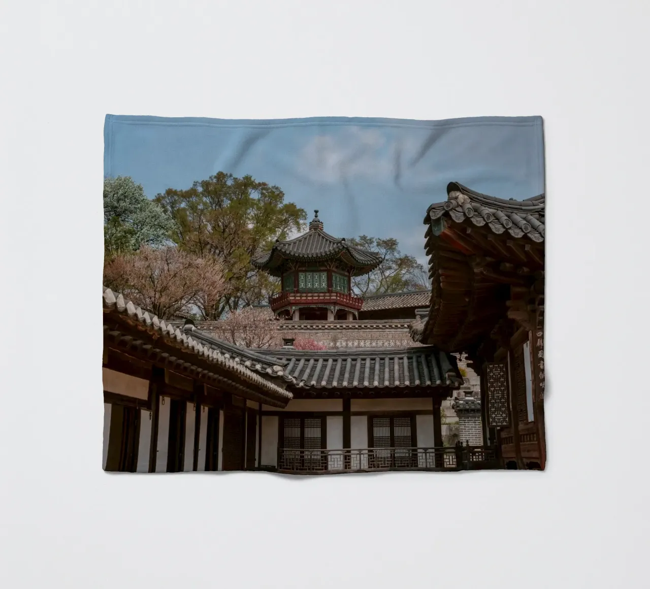 Tempio coreano a Seul, Corea del Sud coperta in pile da mbgraphx2