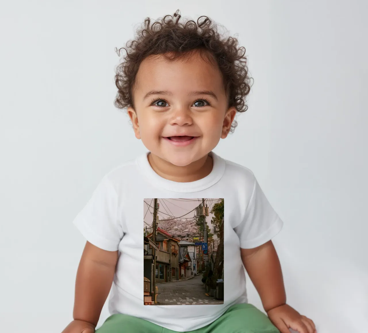Ochtend in stedelijk Seoul, Zuid-Korea baby t-shirt van mbgraphx2