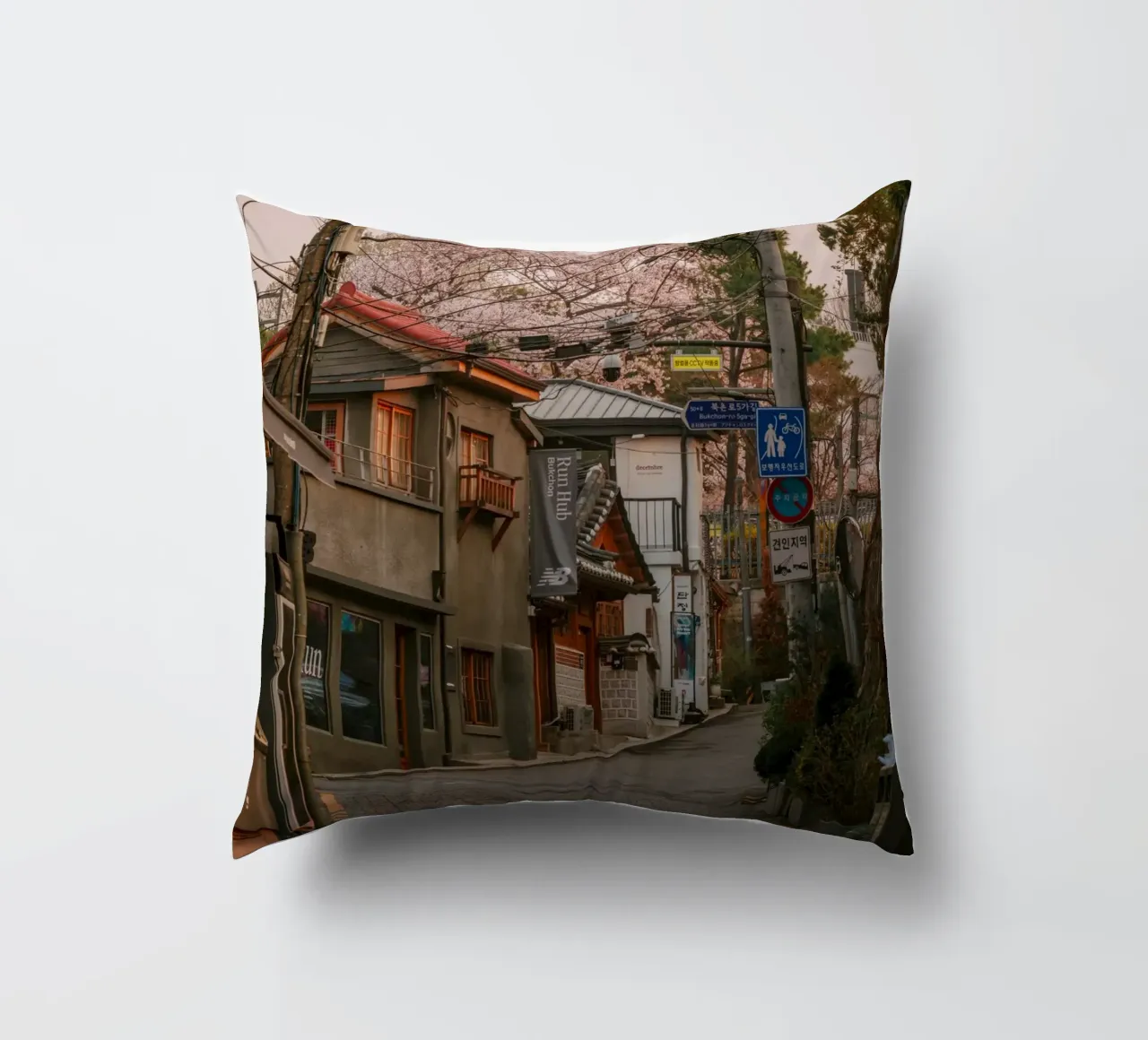 Mattinata nella Seul urbana, Corea del Sud cuscino da mbgraphx2