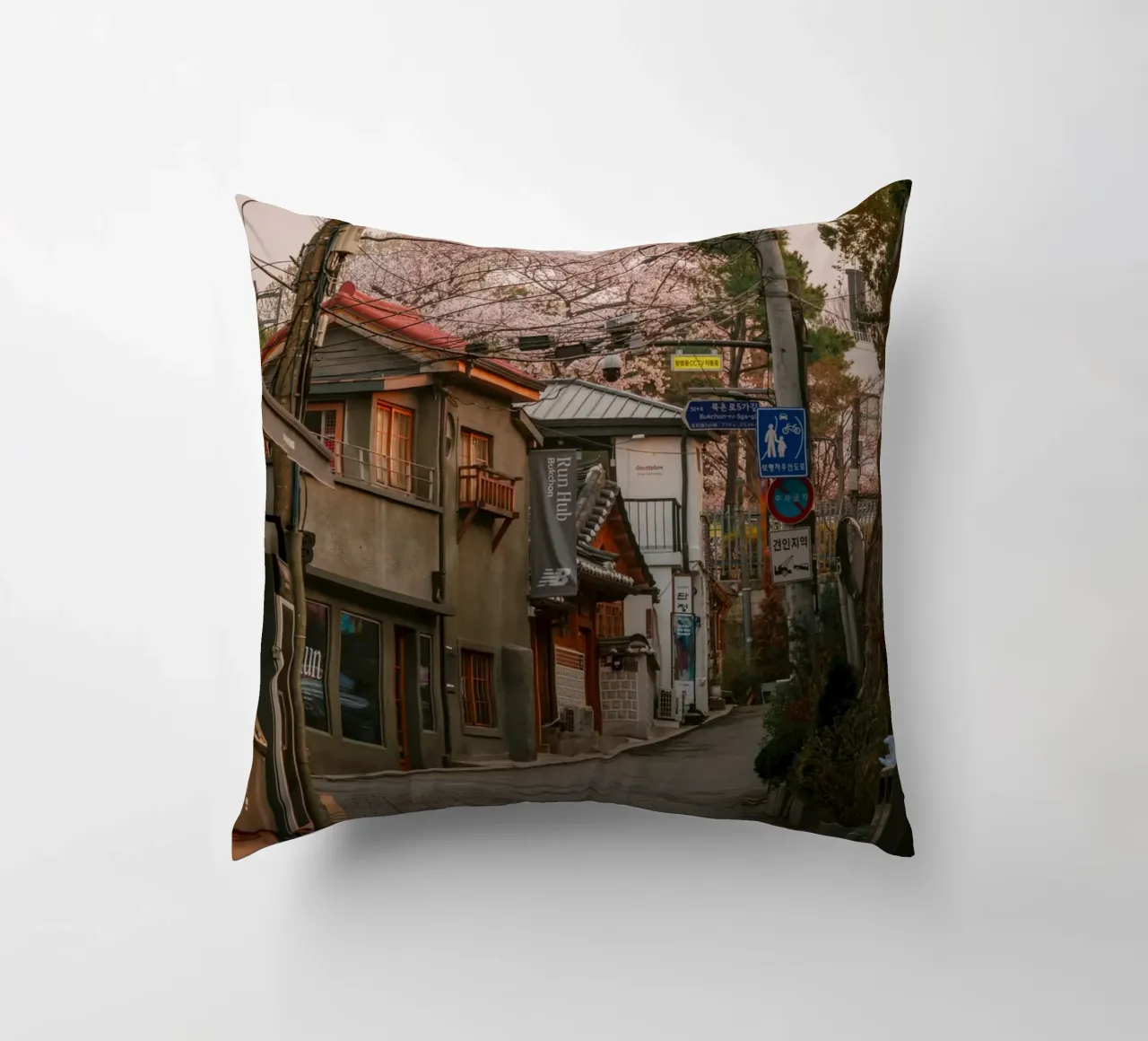 Mattinata nella Seul urbana, Corea del Sud cuscino da mbgraphx2