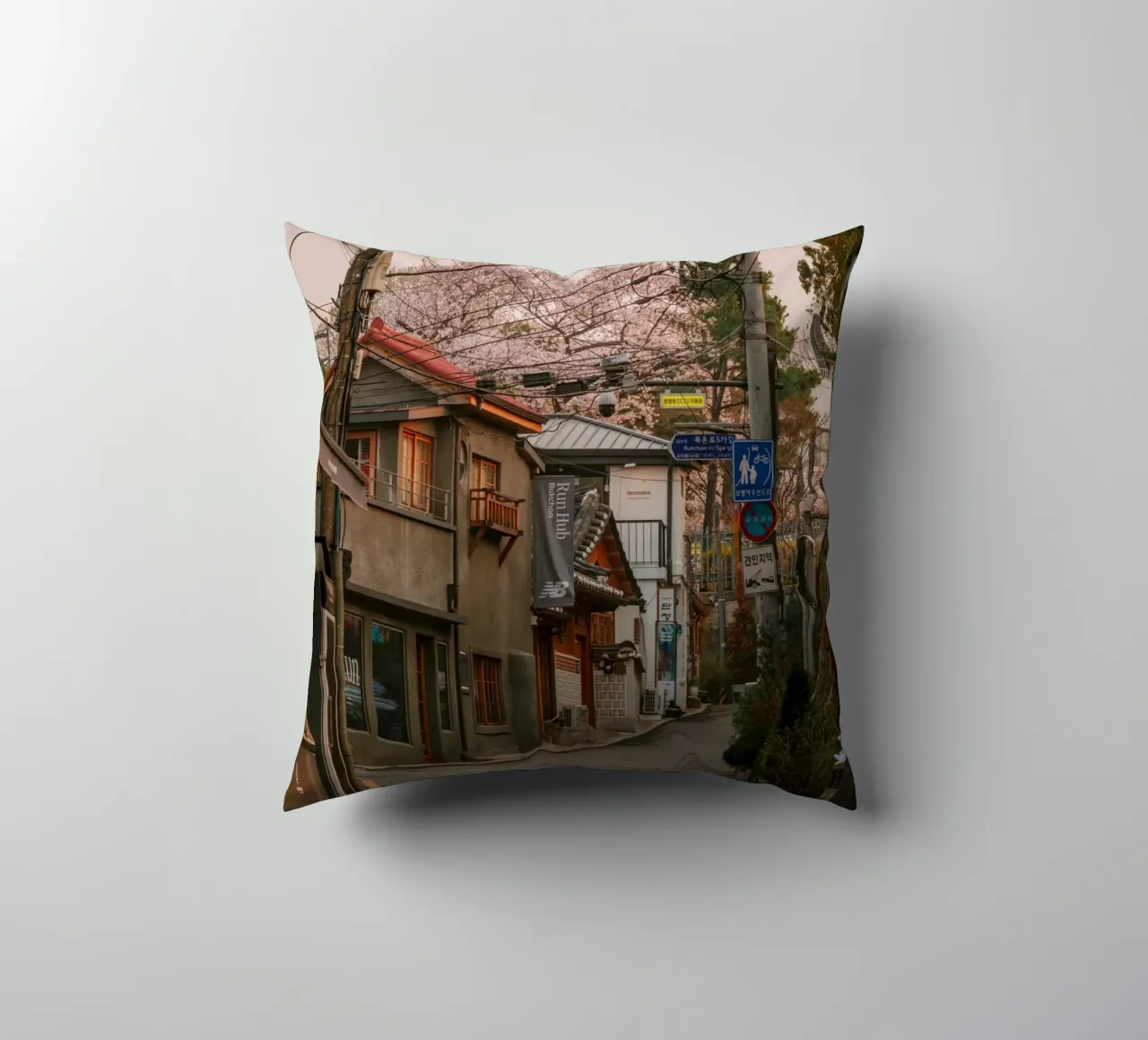 Mattinata nella Seul urbana, Corea del Sud cuscino da mbgraphx2