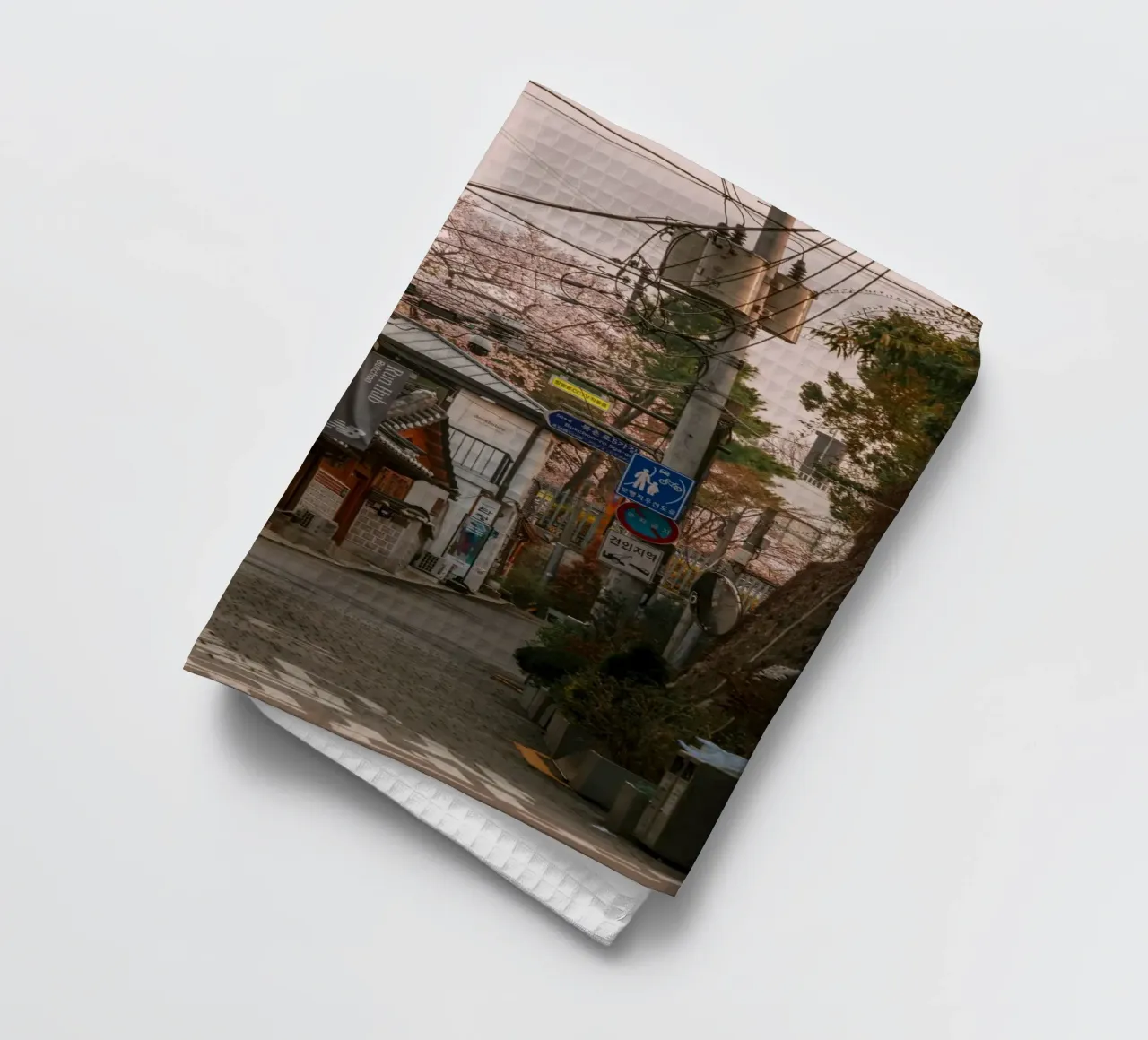 Ochtend in stedelijk Seoul, Zuid-Korea theedoek van mbgraphx2