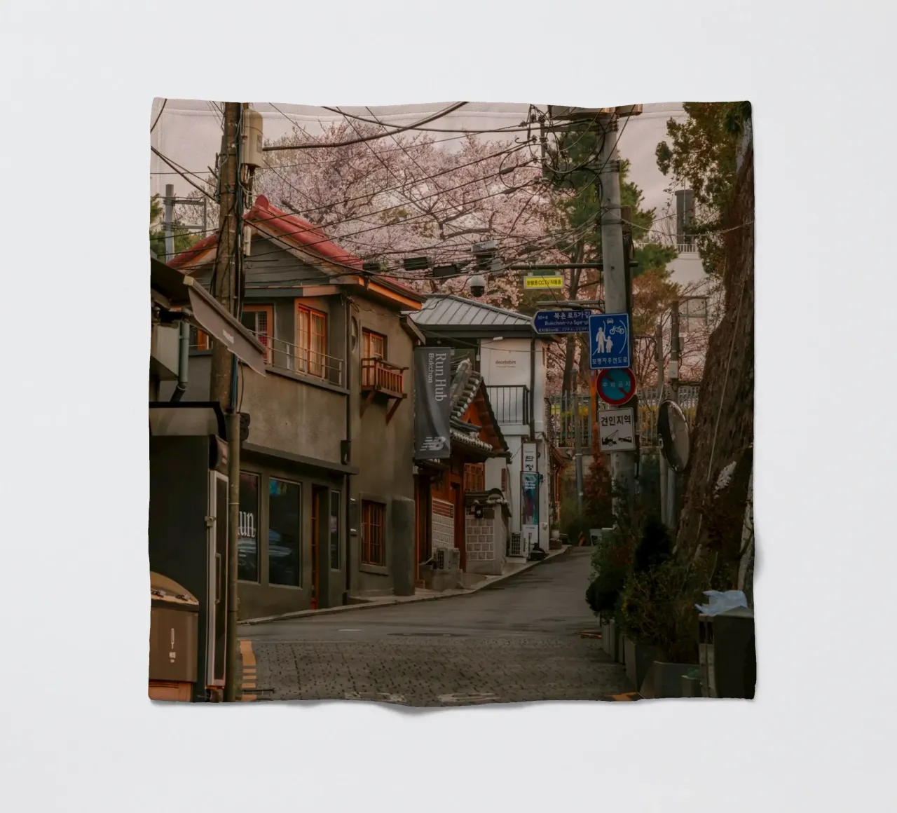 Mattinata nella Seul urbana, Corea del Sud coperta in pile da mbgraphx2