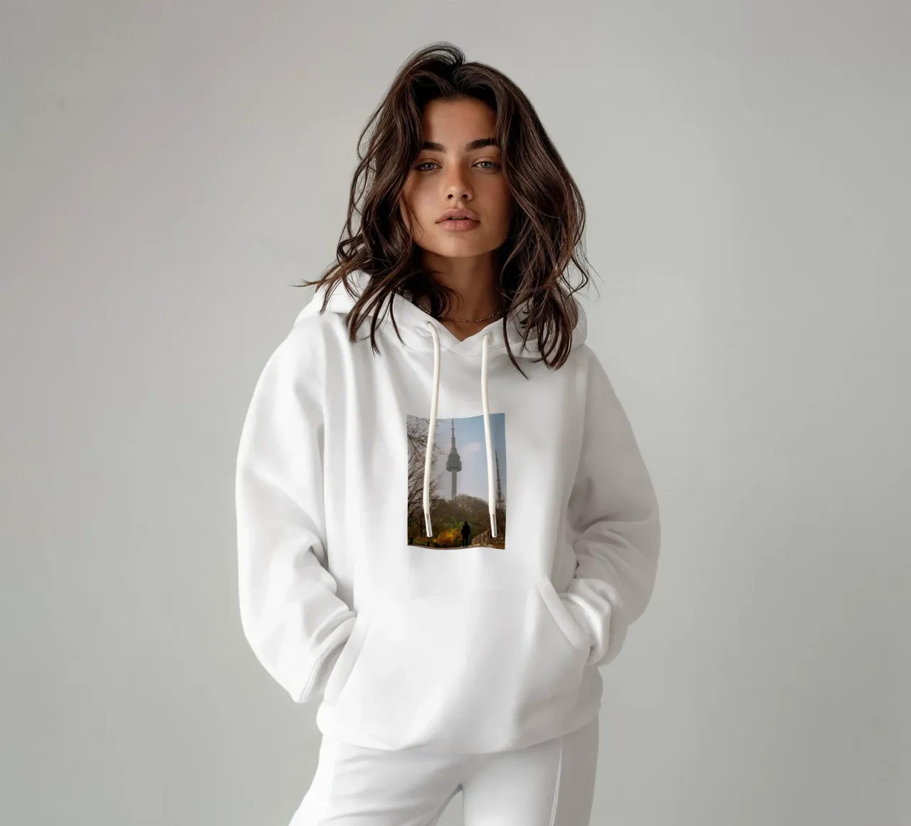 Torre Namsan a Seul, Corea del Sud felpa con cappuccio da mbgraphx2