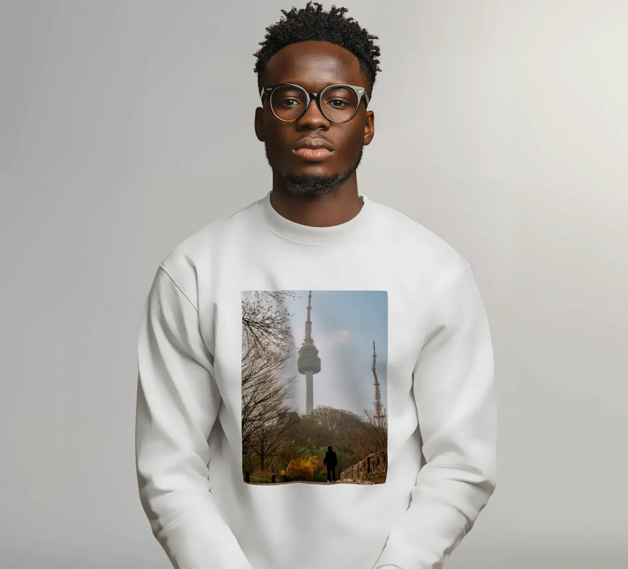 Namsan-Turm in Seoul, Südkorea Sweatshirt von mbgraphx2