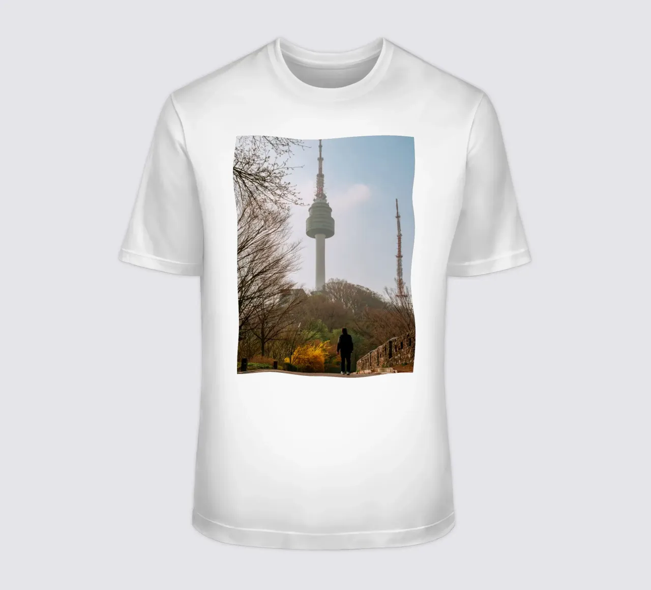 Torre Namsan a Seul, Corea del Sud t-shirt da mbgraphx2
