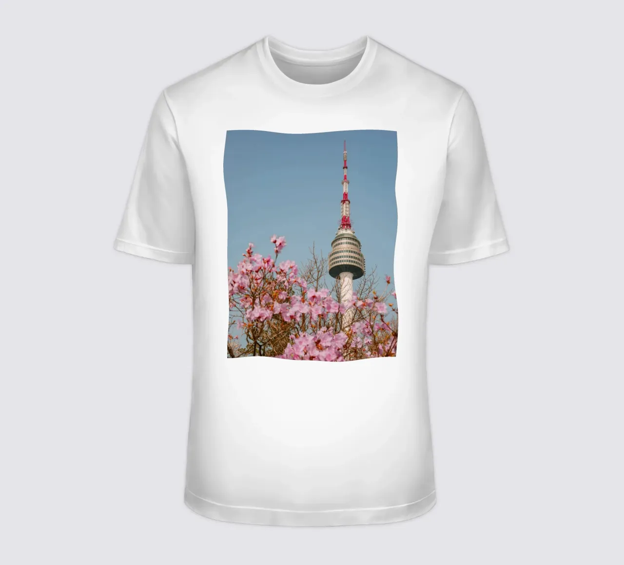 Torre Namsan a Seul, Corea del Sud t-shirt da mbgraphx2