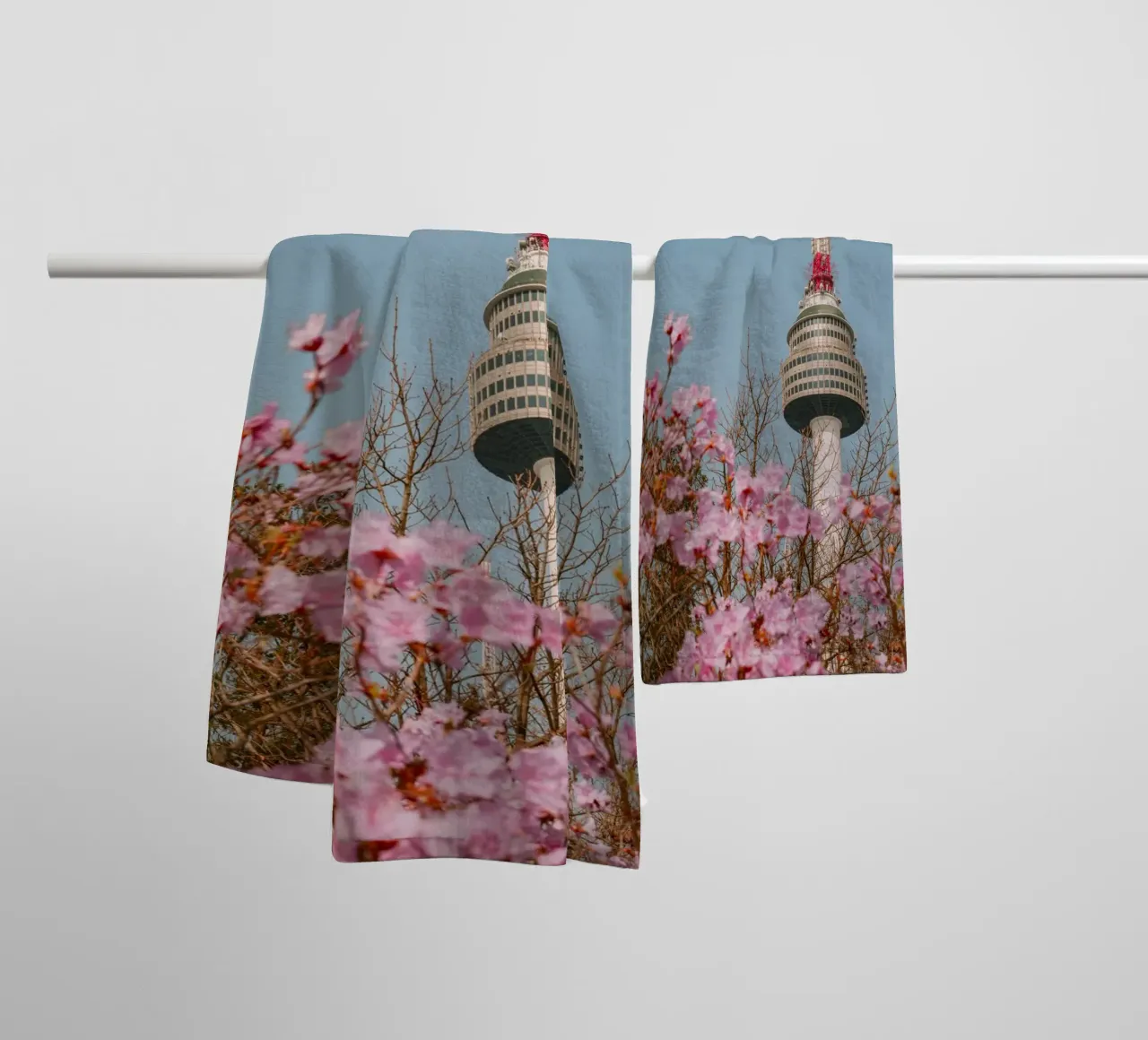 Torre Namsan a Seul, Corea del Sud asciugamano da bagno da mbgraphx2