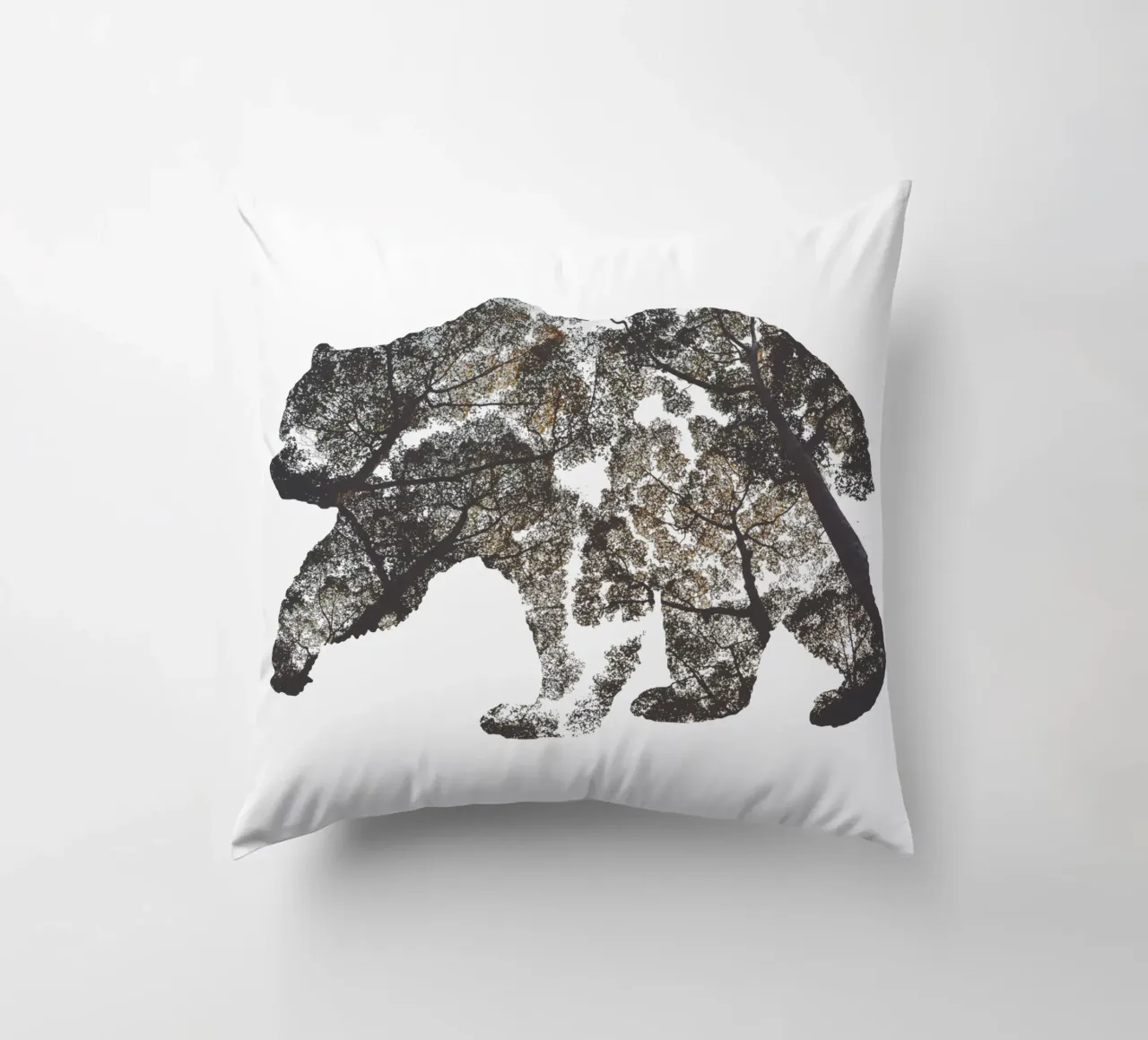 Woods in a Bear cuscino da IndigoBird