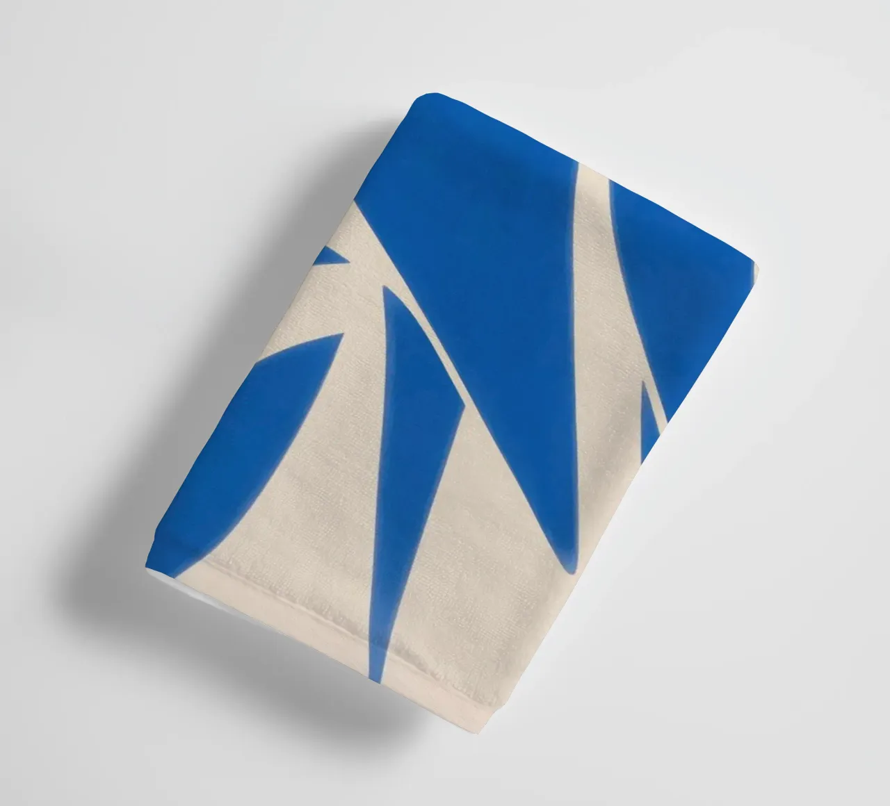 Twee Blauwe Zwaluwen | Visuele Harmonie badhanddoek van Autofocus