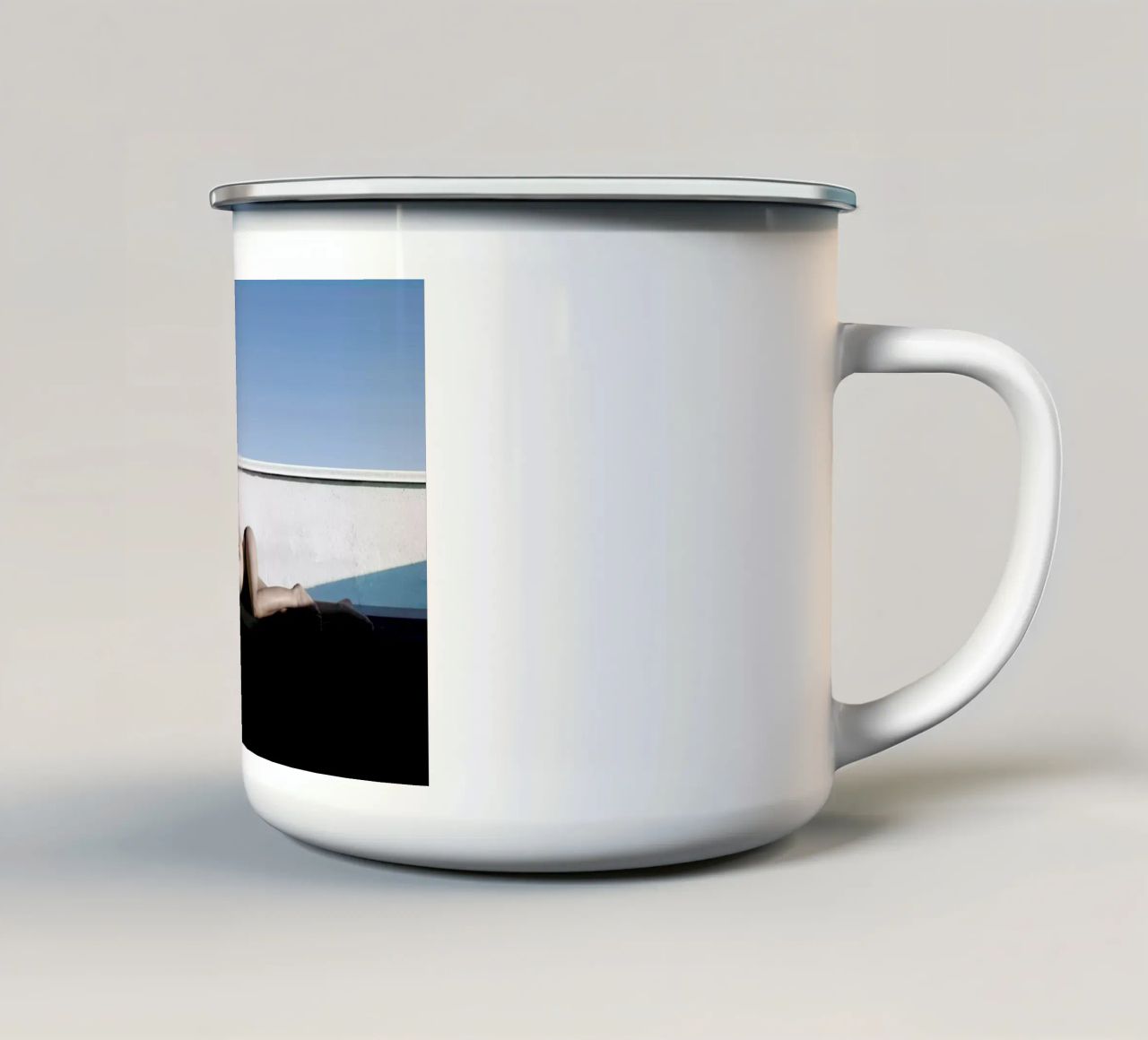 Theodora tazza in smalto da George Griefy