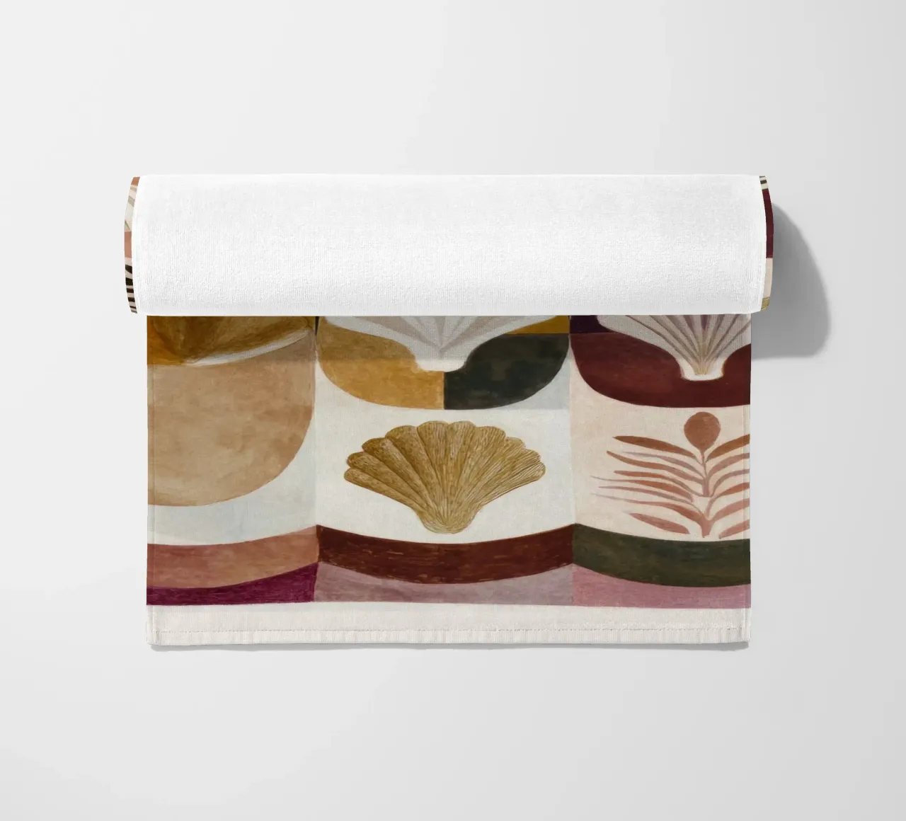 Schelpen en vormen strandhanddoek van M.A.Z.U.N.