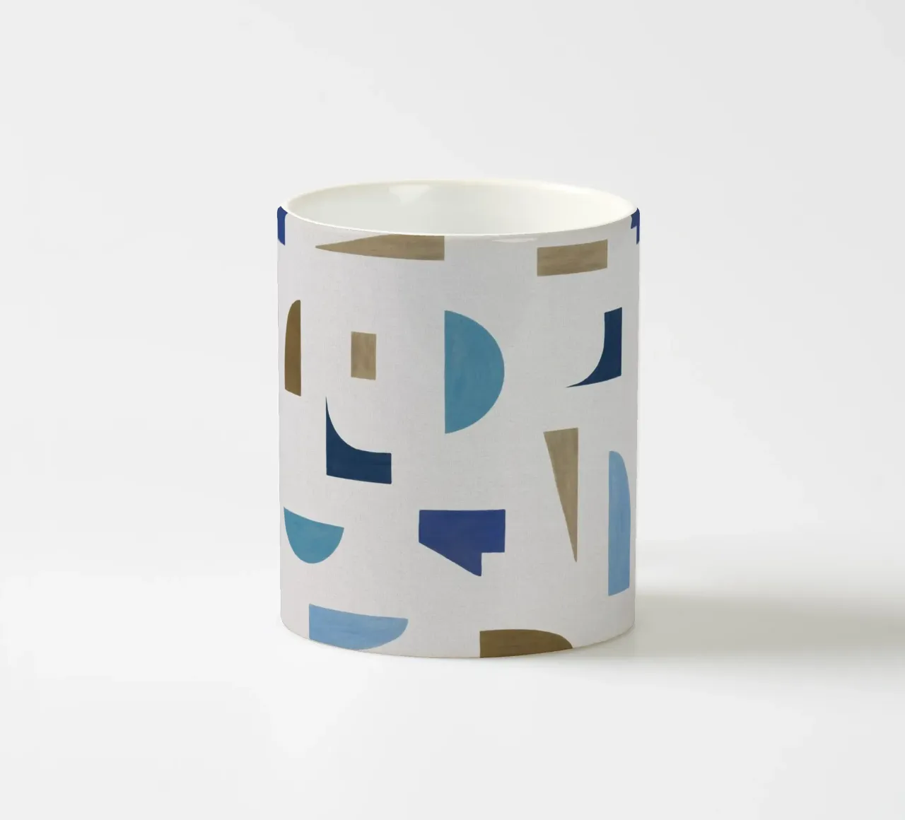 Geometrico blu e marrone II tazza in ceramica da Orara Studio