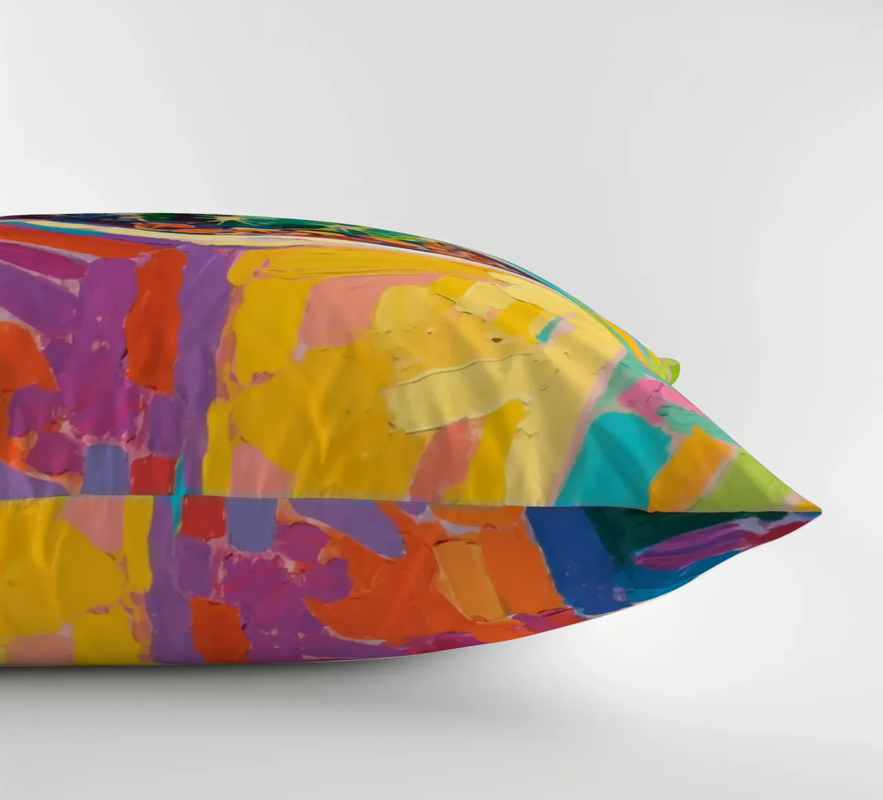 Piccolo cactus in un vaso a forma di cubo cuscino da Slash Shop