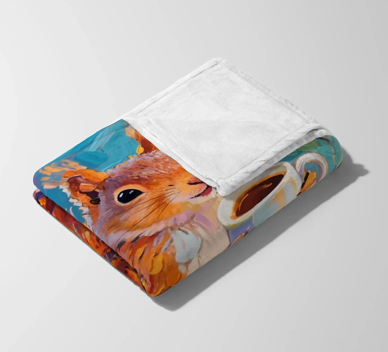 Scoiattolo con in mano una tazza di caffè coperta in pile da Slash Shop