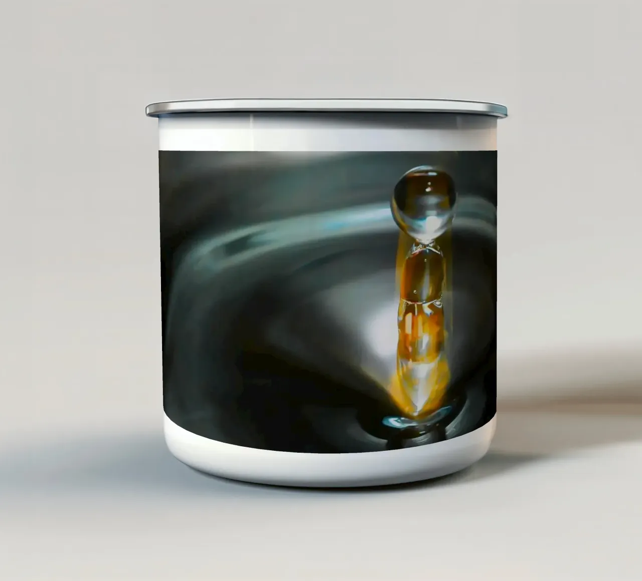 Collisione dell'acqua con la potenza tazza in smalto da Romy Mueller Waterworld