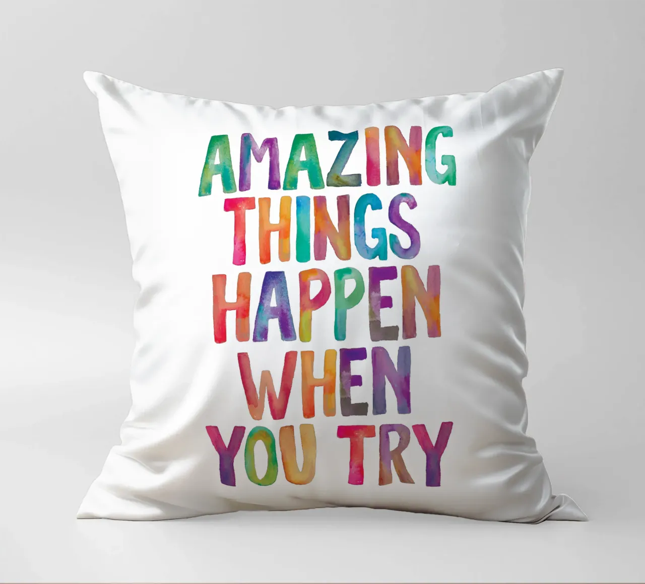 Succedono cose incredibili quando si prova il design tipografico cuscino da THE MOTIVATED TYPE