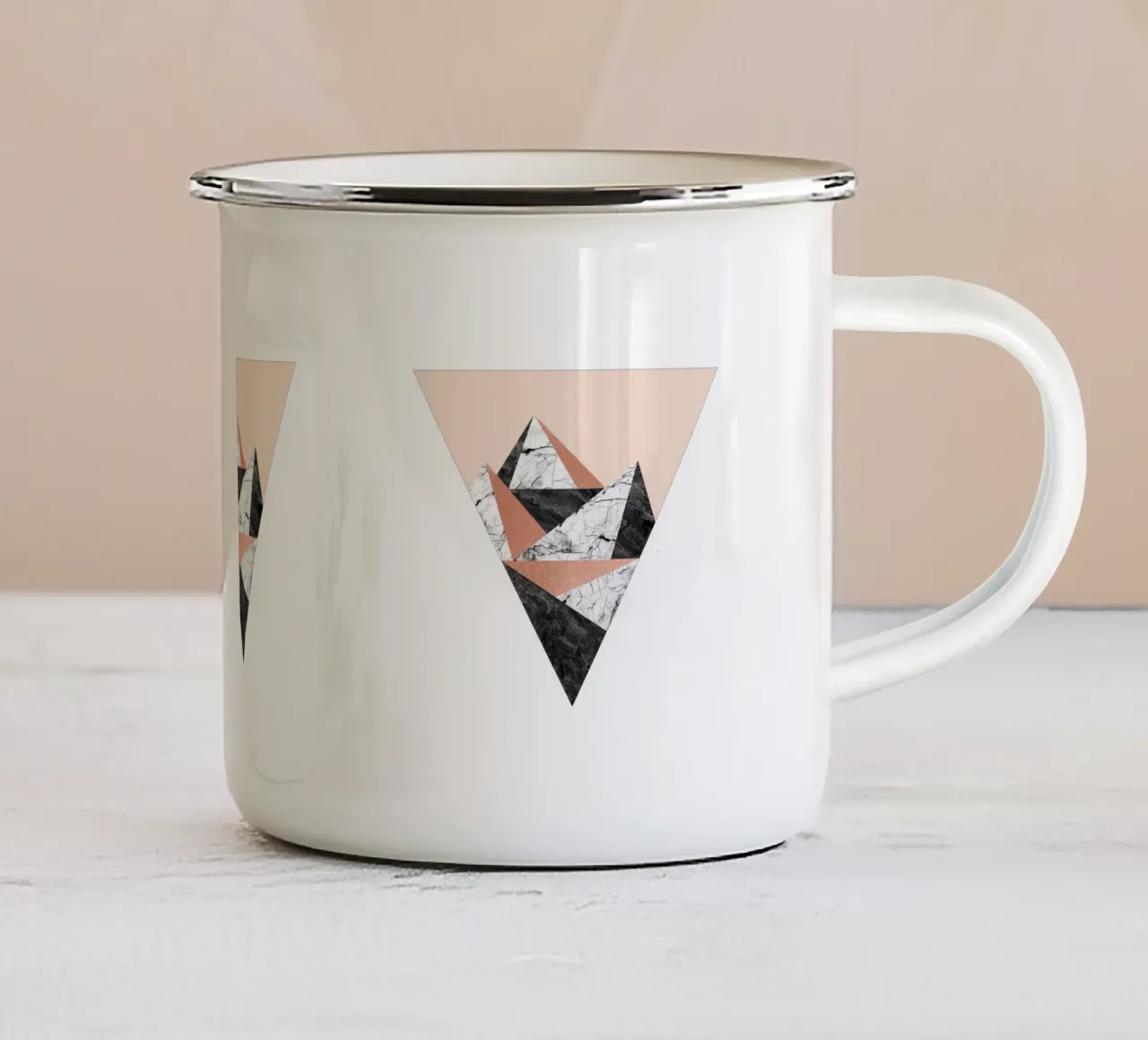 Paesaggio geometrico II tazza in smalto da Orara Studio