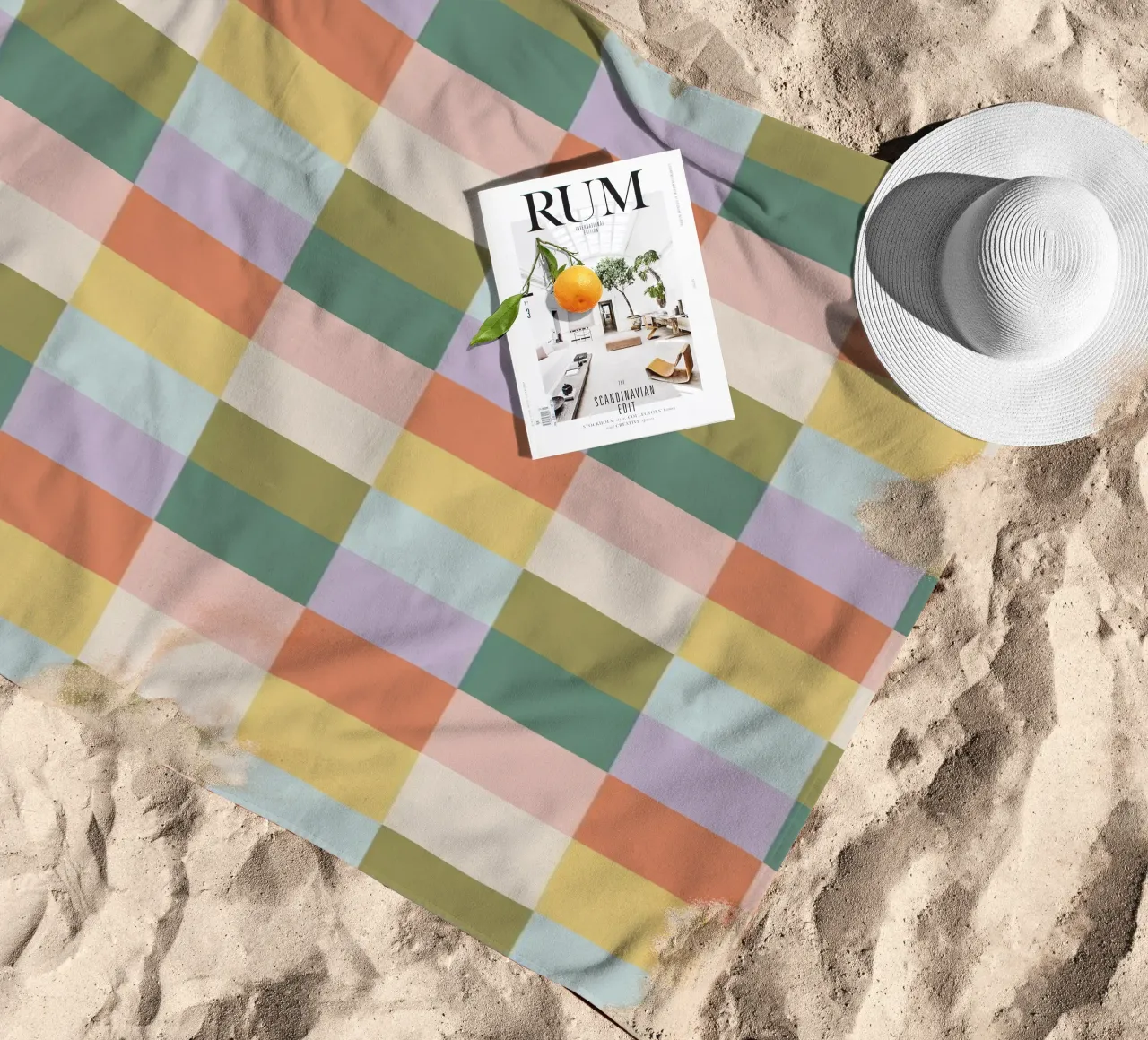 Motivo a scacchiera multicolore telo mare da Altruist Studio