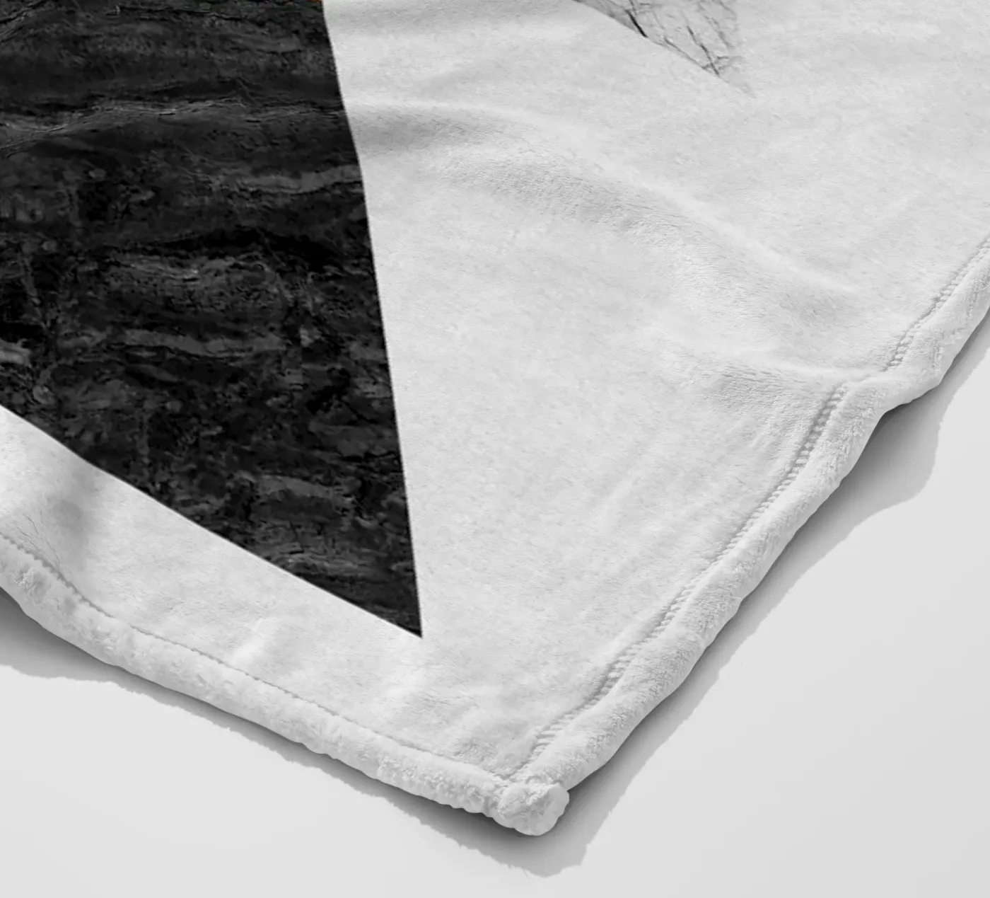 Geometrische driehoeken fleecedeken van Orara Studio