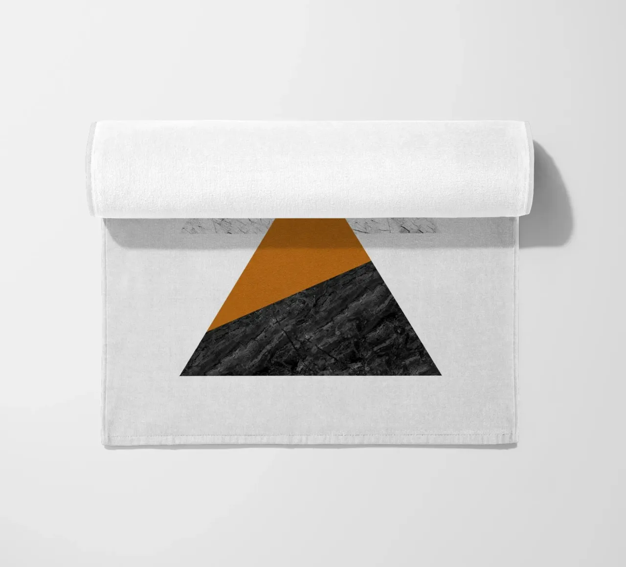 Triangoli geometrici telo mare da Orara Studio